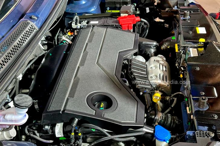 Citroen Aircross Open Bonnet Engine Shot Citroen Aircross Open Bonnet Engine Shot